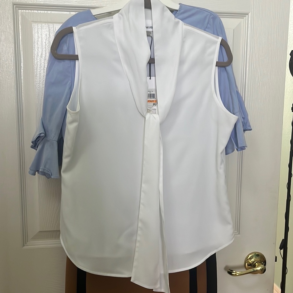 Sleeveless Calvin Klein blouse nwt